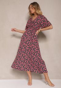 Renee - Czarna Sukienka Rozkloszowana o Kopertowym Kroju w Kwiatowy Print Borriz. Okazja: na co dzień. Kolor: czarny. Materiał: materiał. Wzór: kwiaty, nadruk. Sezon: lato, wiosna. Typ sukienki: kopertowe. Styl: casual, elegancki