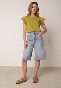 Born2be - Ciemnozielona Bluzka z Bawełny z Ażurowymi Falbankami Zamiast Rękawów Vodelia. Typ kołnierza: kołnierz z falbankami. Kolor: zielony. Materiał: bawełna. Wzór: ażurowy #4