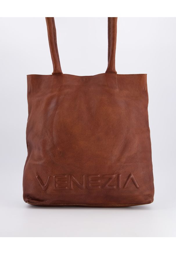 Venezia - BRĄZOWA SHOPPERKA Z BRELOKIEM PLE072 BROWN. Kolor: brązowy. Dodatki: z breloczkiem. Materiał: skórzane