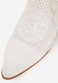Born2be - Białe Ażurowe Botki Kowbojki z Haftem na Niskim Obcasie Typu Stożek Bertolina. Okazja: na co dzień. Kolor: biały. Materiał: jeans. Wzór: ażurowy, haft. Obcas: na obcasie. Styl: casual, klasyczny, wizytowy. Wysokość obcasa: niski #9