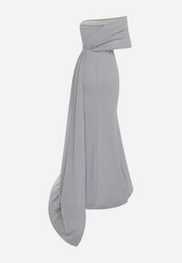 Born2be - Jasnoszara Dopasowana Sukienka Maxi z Ozdobnym Trenem Iralia. Kolor: szary. Typ sukienki: asymetryczne. Długość: maxi #7