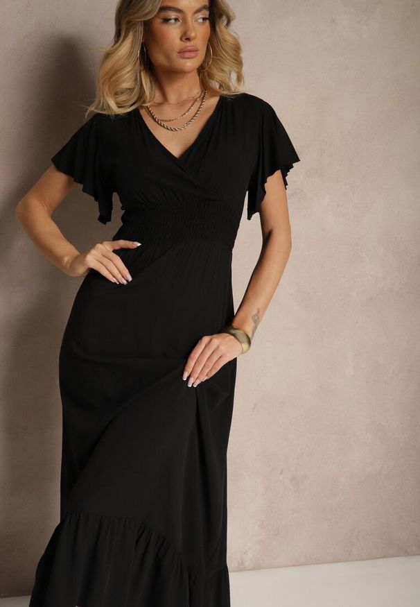 Renee - Czarna Rozkloszowana Sukienka z Wiskozy z Kopertowym Dekoltem Rellrive. Okazja: na co dzień. Kolor: czarny. Materiał: wiskoza. Długość rękawa: krótki rękaw. Typ sukienki: kopertowe. Styl: elegancki, casual, klasyczny