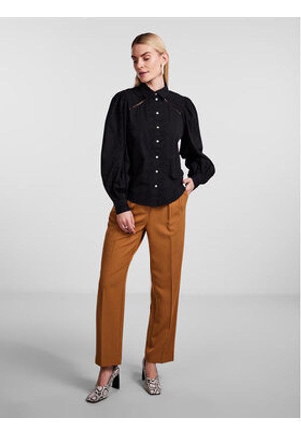 YAS Koszula 26027480 Czarny Regular Fit. Kolor: czarny. Materiał: bawełna