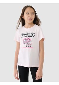 4f - 4F T-shirt regular z nadrukiem dziewczęcy - beżowy 164 (13-14 lat). Okazja: na co dzień. Kolor: beżowy. Materiał: bawełna, jersey, dzianina. Długość rękawa: krótki rękaw. Długość: krótkie. Wzór: nadruk. Sezon: lato. Styl: sportowy, klasyczny, casual