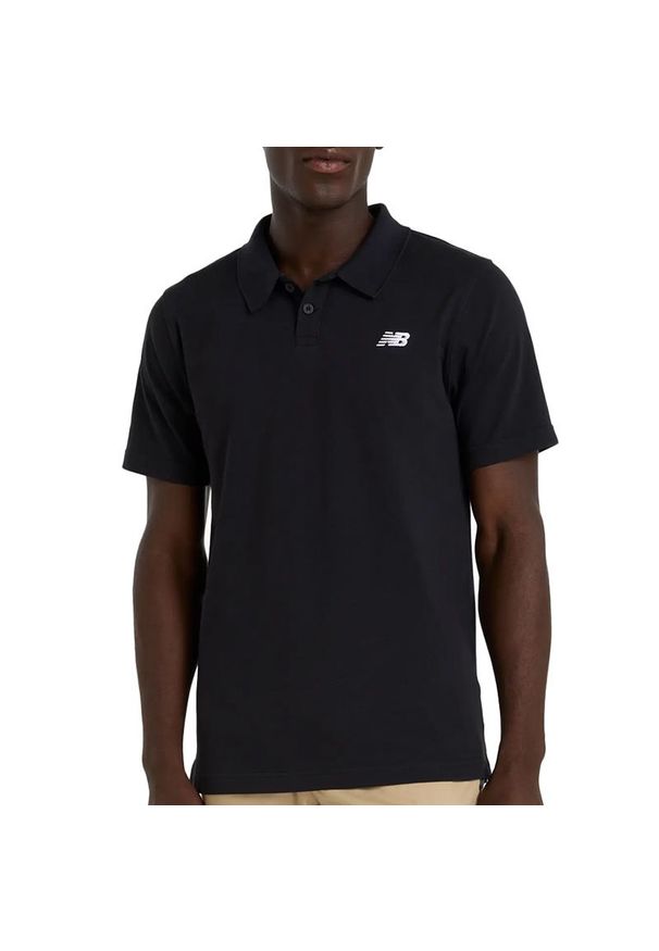 Koszulka męska New Balance MT51519BK - czarna. Typ kołnierza: polo. Kolor: czarny. Materiał: poliester, bawełna, materiał