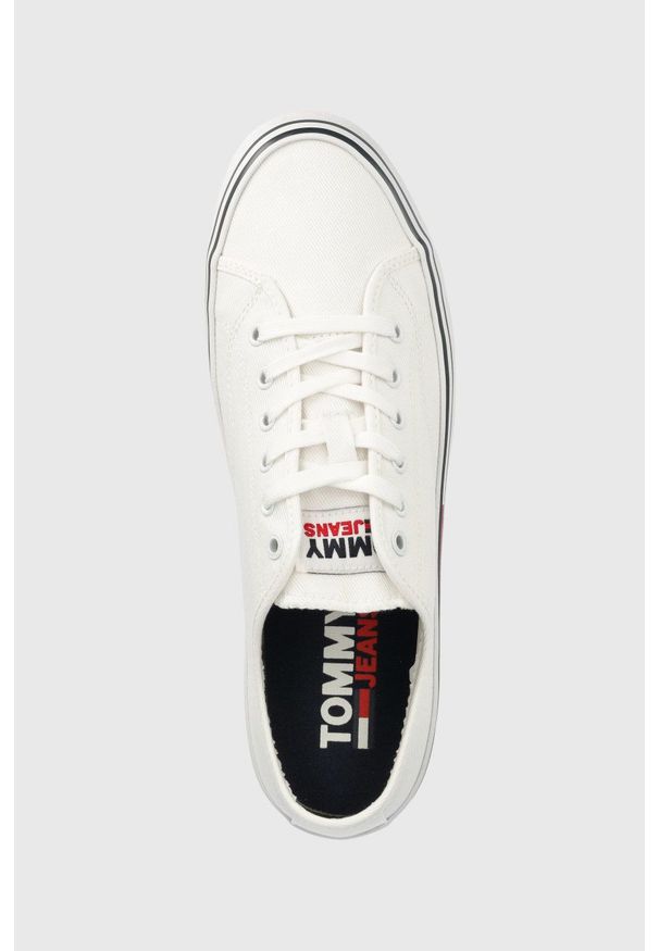 Tommy Jeans tenisówki męskie kolor biały. Nosek buta: okrągły. Zapięcie: sznurówki. Kolor: biały. Materiał: guma