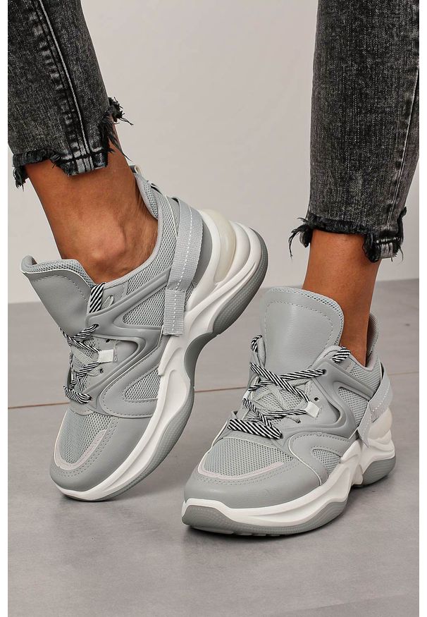 Casu - Szare buty sportowe sneakersy sznurowane casu 20g10/g. Okazja: na co dzień. Kolor: szary. Materiał: skóra ekologiczna, materiał. Szerokość cholewki: normalna. Wzór: aplikacja