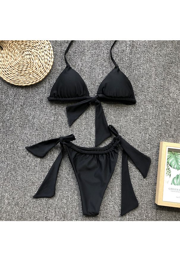 Intica - Bikini wiązane z regulacją na lato nad wodę Kelcy. Kolor: czarny. Materiał: materiał. Wzór: gładki