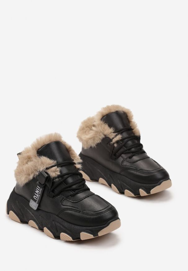 Born2be - Czarne Ocieplane Sznurowane Sneakersy na Grubej Podeszwie z Ozdobnym Futerkiem Visha. Wysokość cholewki: przed kostkę. Kolor: czarny. Materiał: futro. Szerokość cholewki: normalna