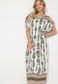 Born2be - Biała Pudełkowa Sukienka z Wiskozy w Etniczny Wzór Mirosela. Okazja: na co dzień. Kolor: biały. Materiał: wiskoza. Długość rękawa: krótki rękaw. Styl: klasyczny, casual, elegancki #2