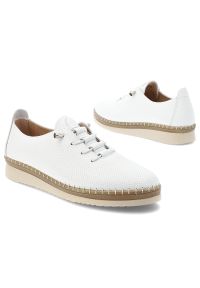 Półbuty damskie Filippo, cholewka ze skóry naturalnej licowej perforowana powierzchnia wiązany fason, białe, DP7542/26. Kolor: biały. Materiał: skóra. Szerokość cholewki: normalna #8