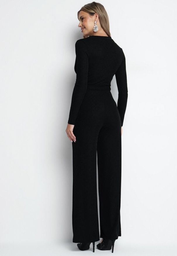 Born2be - Czarny Kombinezon z Wiskozą Kopertowym Dekoltem i Materiałowym Paskiem Miathalise. Okazja: na spotkanie biznesowe. Kolor: czarny. Materiał: materiał, wiskoza. Długość: długie. Styl: biznesowy