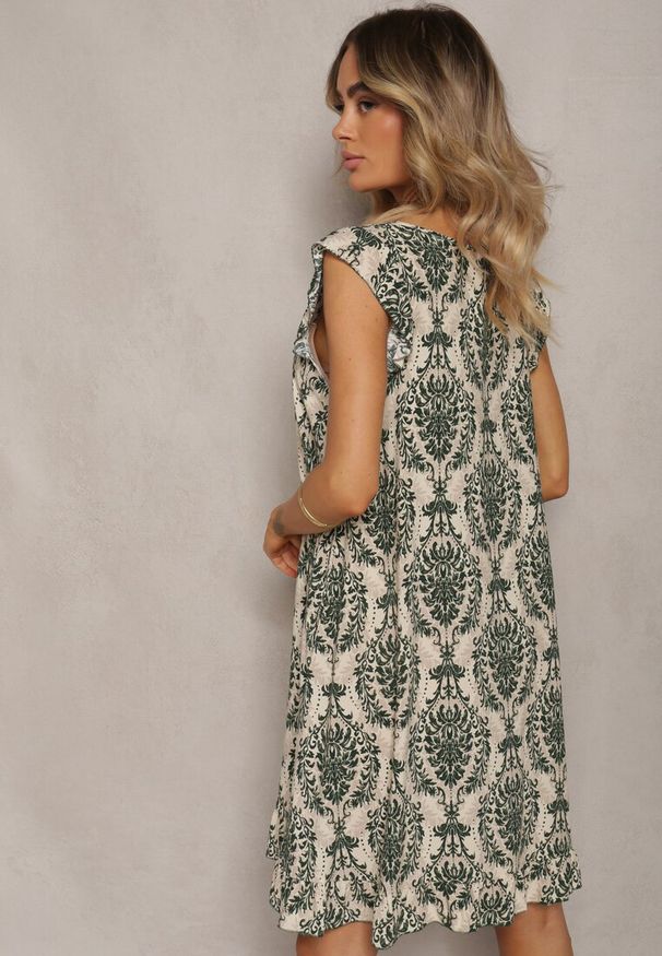 Renee - Zielono-Beżowa Boho Sukienka z Bawełny na Ramiączkach Ozdobiona Falbanką Testalaya. Okazja: na co dzień, na spacer. Typ kołnierza: dekolt w serek. Kolor: zielony. Materiał: bawełna. Długość rękawa: na ramiączkach. Wzór: aplikacja. Sezon: lato. Styl: boho