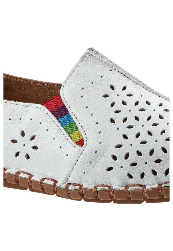 Białe Półbuty Damskie Artiker Wygodne Lekkie Buty. Okazja: na co dzień. Kolor: biały. Materiał: skóra, guma, jeans. Szerokość cholewki: normalna. Wzór: kolorowy. Sezon: lato. Styl: casual