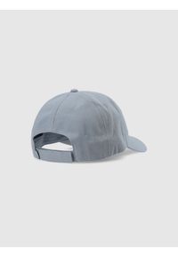 4f - Czapka z daszkiem strapback uniseks - niebieska. Kolor: niebieski. Materiał: materiał, bawełna. Sezon: lato. Styl: sportowy