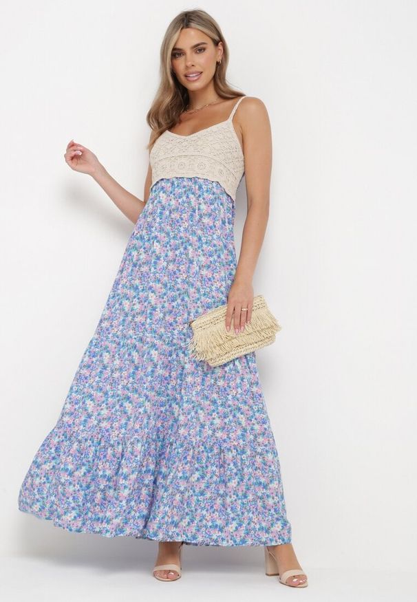 Born2be - Niebieska Rozkloszowana Sukienka Maxi z Wiskozy w Kwiatowy Print i z Szydełkowym Wzorem Adviana. Kolor: niebieski. Materiał: wiskoza. Długość rękawa: na ramiączkach. Wzór: nadruk, kwiaty. Długość: maxi