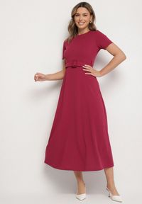Born2be - Bordowa Rozkloszowana Sukienka Ozdobiona Paskiem Desianna. Okazja: na co dzień. Kolor: czerwony. Wzór: aplikacja. Typ sukienki: proste. Styl: klasyczny, casual, elegancki