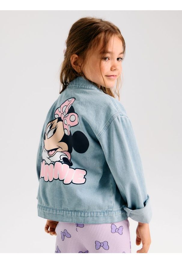 Sinsay - Kurtka jeansowa z nadrukiem na plecach Minnie Mouse - niebieski. Kolor: niebieski. Materiał: jeans. Wzór: nadruk, motyw z bajki