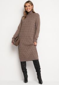 Born2be - Brązowa Sweterkowa Sukienka z Wełną Bawełną i Golfem o Pudełkowym Kroju Akenavia. Okazja: na co dzień. Typ kołnierza: golf. Kolor: brązowy. Materiał: wełna, bawełna. Styl: casual, elegancki #5