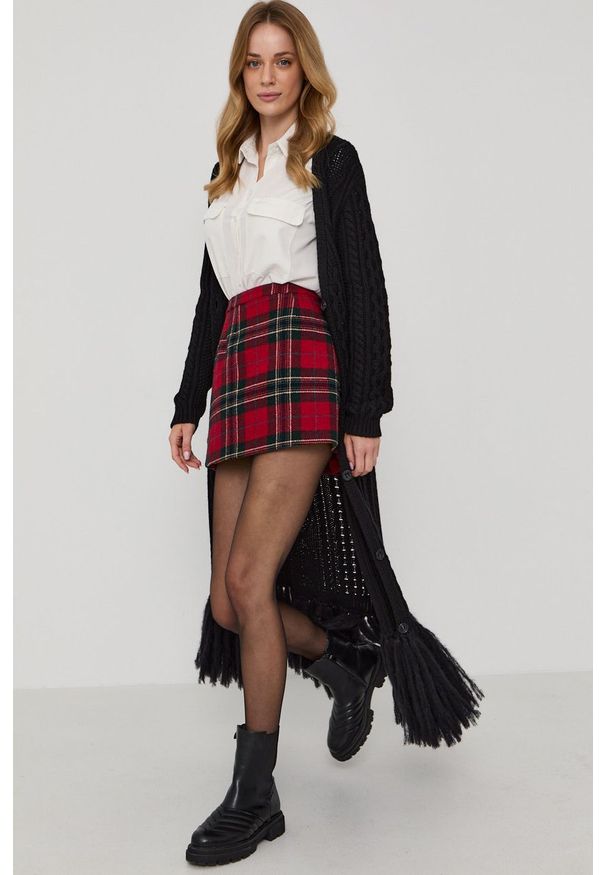Red Valentino Kardigan damski kolor czarny ciepły. Kolor: czarny. Materiał: dzianina. Długość rękawa: długi rękaw. Długość: długie. Wzór: ze splotem