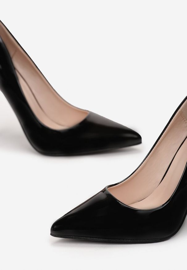 Renee - Czarne Szpilki Cassildi. Kolor: czarny. Materiał: materiał. Wzór: gładki. Obcas: na szpilce. Styl: elegancki. Wysokość obcasa: wysoki