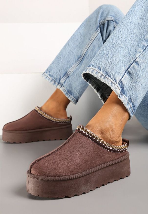 Born2be - Brązowe Śniegowce na Grubej Podeszwie Niską Cholewką i Haftem Reamelia. Okazja: na spacer. Wysokość cholewki: przed kostkę. Kolor: brązowy. Materiał: dzianina, puch. Szerokość cholewki: normalna. Wzór: haft