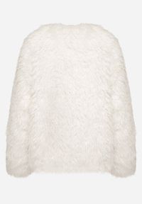 Born2be - Jasnobeżowa Kurtka Futerko na Metalowe Zaczepy Esaliren. Okazja: na co dzień. Kolor: beżowy. Materiał: futro. Styl: klasyczny, casual, elegancki #2