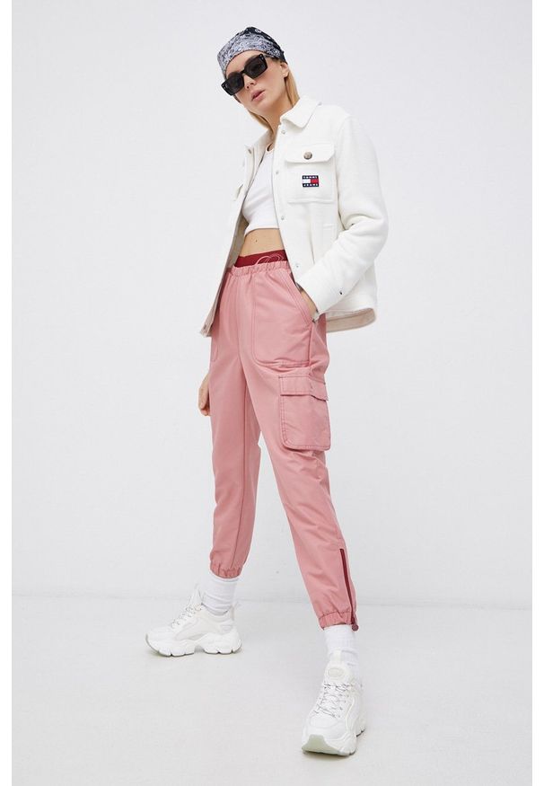Tommy Jeans Kurtka damska kolor biały przejściowa. Okazja: na co dzień. Kolor: biały. Materiał: poliester, tkanina. Wzór: gładki. Styl: casual