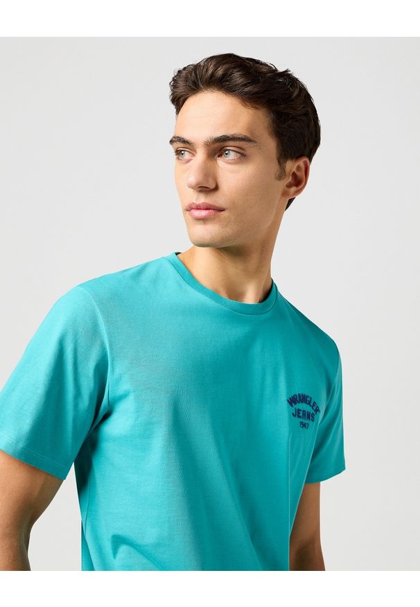 Wrangler - MESKA KOSZULKA WRANGLER SMALL LOGO TEE LATIGO BAY 112362813