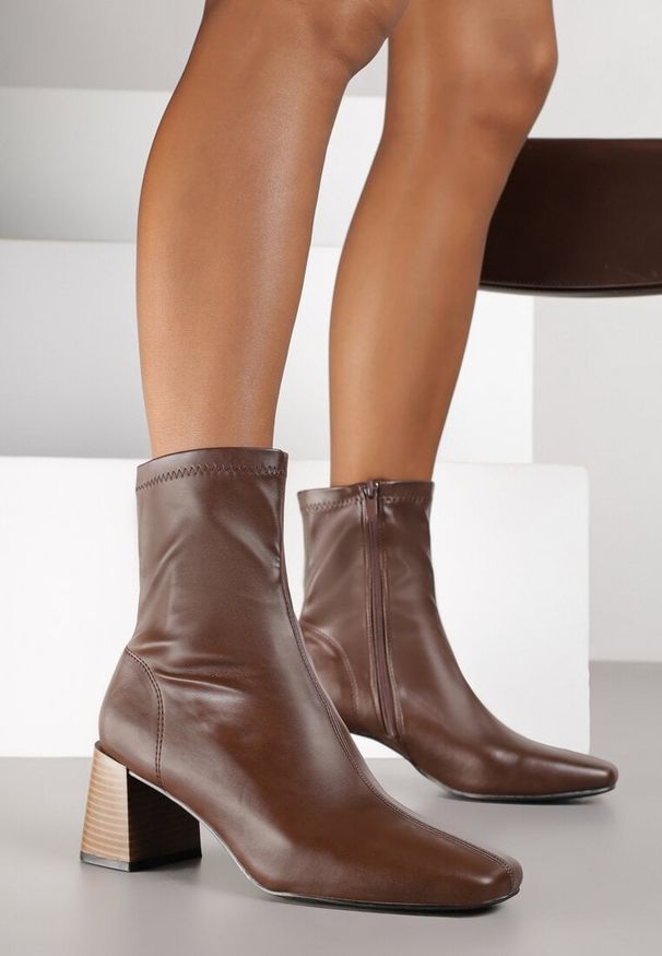 Renee - Brązowe Botki na Stożku Vices z Elastyczną Cholewką Giolaria. Okazja: na co dzień. Kolor: brązowy. Materiał: jeans. Szerokość cholewki: normalna. Obcas: na stożku. Styl: street, elegancki, casual. Wysokość obcasa: średni