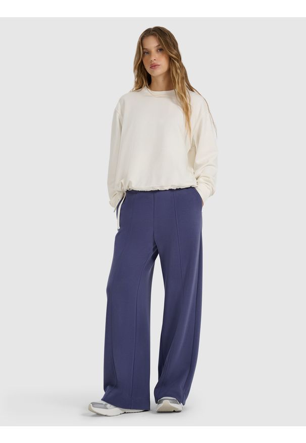 4f - 4F Bluza dresowa nierozpinana z modalem damska - biała XXL. Okazja: na co dzień. Typ kołnierza: bez kaptura. Kolor: biały. Materiał: dresówka. Wzór: gładki, ze splotem. Styl: casual, klasyczny, sportowy