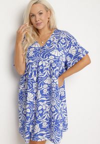 Born2be - Niebieska Pudełkowa Sukienka z Wiskozy w Kwiaty z Guzikami Liramiree. Okazja: na co dzień, na imprezę, na spacer. Kolor: niebieski. Materiał: wiskoza. Wzór: kwiaty. Typ sukienki: proste. Styl: klasyczny, elegancki, casual