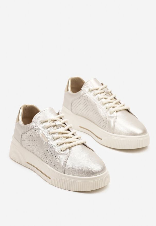 Born2be - Złote Skórzane Sneakersy w Stylu Tenisówek Zdobione Perforacją Vivolla. Okazja: na co dzień. Kolor: złoty. Materiał: skóra. Wzór: aplikacja