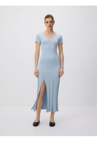 Reserved - Sukienka z lyocellem - jasnoniebieski. Kolor: niebieski. Materiał: jedwab, dzianina