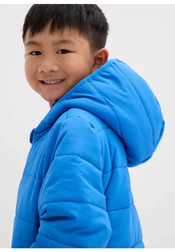 bonprix - Kurtka pikowana z kapturem. Typ kołnierza: kaptur. Kolor: niebieski