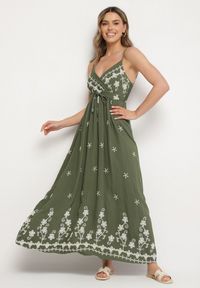 Born2be - Zielona Sukienka z Wiskozy Ozdobiona Haftami Lunireia. Okazja: na co dzień. Typ kołnierza: dekolt w kształcie V. Kolor: zielony. Materiał: wiskoza. Długość rękawa: na ramiączkach. Wzór: aplikacja, haft. Typ sukienki: proste. Styl: casual #7