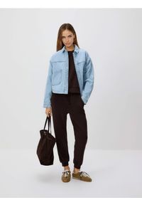 Reserved - Joggery z modalem - ciemnobrązowy. Kolor: brązowy. Materiał: dzianina