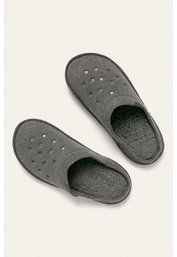 Crocs - Kapcie. Kolor: szary