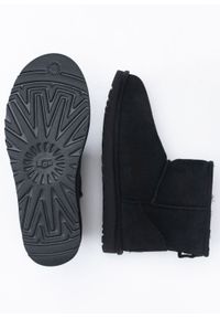 Ugg - Buty zimowe damskie UGG W Classic Mini II (1016222-BLK). Okazja: na plażę. Kolor: czarny. Materiał: materiał. Sezon: zima. Styl: młodzieżowy #3