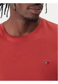 Tommy Jeans T-Shirt DM0DM04411 Czerwony Slim Fit. Kolor: czerwony. Materiał: bawełna #4