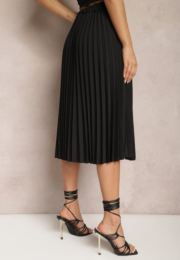 Renee - Czarna Spódnica Midi z Plisami High Waist Jasmira. Stan: podwyższony. Kolor: czarny