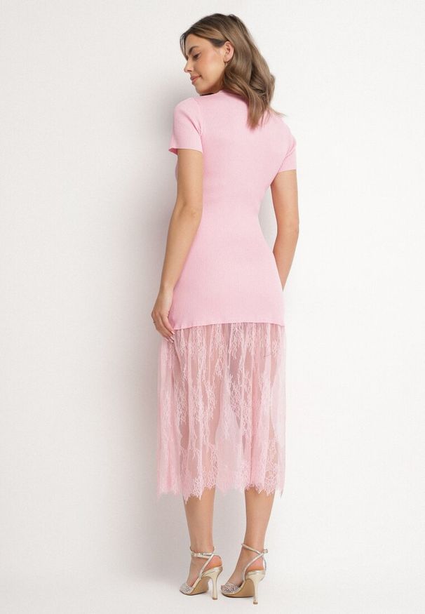 Born2be - Różowa Prążkowana Sukienka z Koronkowym Dołem Vilzedi. Kolor: różowy. Materiał: koronka, prążkowany. Typ sukienki: proste. Styl: glamour, elegancki