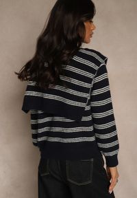 Renee - Granatowy Kardigan z Dodatkiem Wełny Zdobiony Wzorem w Paski i Narzutką Fedira. Okazja: na co dzień. Kolor: niebieski. Materiał: wełna. Długość: krótkie. Wzór: paski, aplikacja. Styl: casual, klasyczny #3