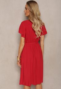 Renee - Czerwona Rozkloszowana Sukienka Midi z Wiązanym Paskiem Elemia. Kolor: czerwony. Materiał: materiał, tkanina, wiskoza. Długość: midi #5