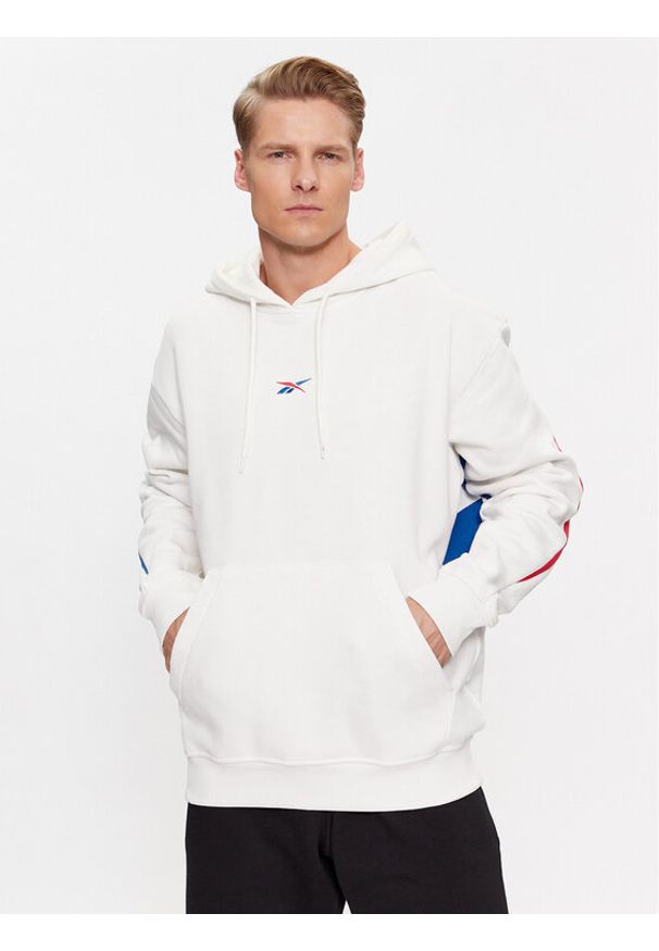 Reebok Bluza Classics Brand Proud HY7159 Biały Regular Fit. Kolor: biały. Materiał: bawełna