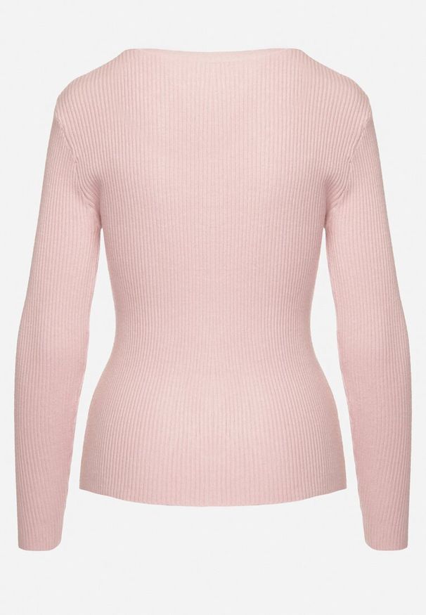 Born2be - Jasnoróżowy Sweter z Bawełną z Prążkowanego Materiału Ozdobiony Guzikami Zinfera. Kolor: różowy. Materiał: bawełna, materiał, prążkowany. Wzór: aplikacja. Sezon: zima