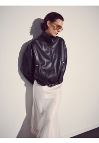 Reserved - Asymetryczna spódnica z koronką - kremowy. Kolor: kremowy. Materiał: koronka. Wzór: koronka