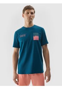 4f - 4F T-shirt z nadrukiem męski - turkusowy XXL. Okazja: na co dzień. Kolor: turkusowy. Materiał: bawełna, jersey, dzianina. Wzór: nadruk. Styl: sportowy, klasyczny, casual