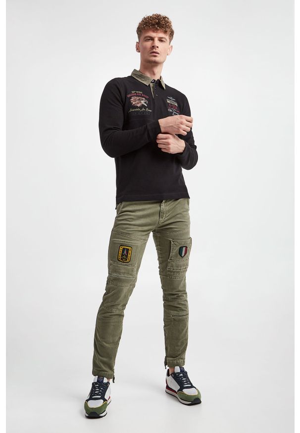 Aeronautica Militare - Polo męskie AERONAUTICA MILITARE. Typ kołnierza: polo. Długość rękawa: długi rękaw. Długość: długie. Wzór: moro, haft. Styl: militarny