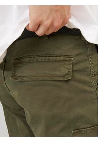 Jack & Jones - Jack&Jones Szorty materiałowe Cole 12253122 Zielony Loose Fit. Kolor: zielony. Materiał: bawełna #6